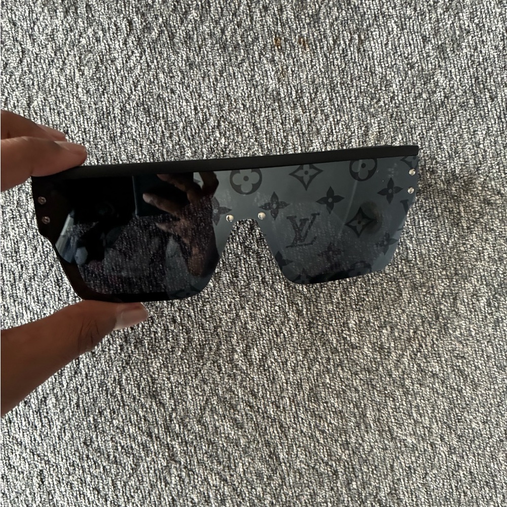 Louis Vuitton Cream and Gray Dust Bags with Yellow Card - Picture 3 of 4